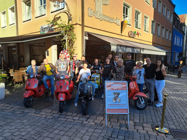 Vespa-Club "Rio Nero" aus Schwarzenbach unterstützt Kinderkrebshilfe Oberpfalz Nord