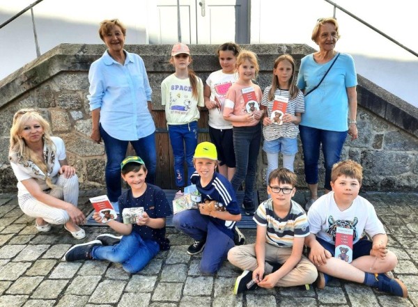 Kommunionkinder aus Falkenberg spenden an die Kinderkrebshilfe