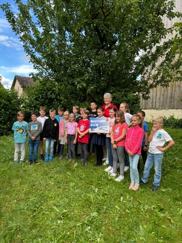 Kommunionkinder aus Schmidgaden spenden an Kinderkrebshilfe